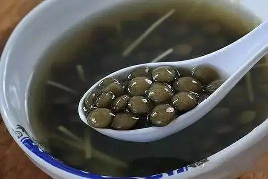 来谈一谈家乡的美食:鸡屎藤粑仔汤