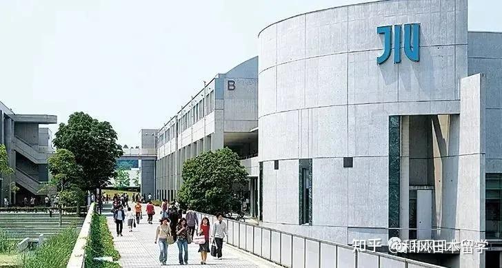 1校园简介东亚大学是日本最早设置跟美容有关的大学,艺术学部的学生