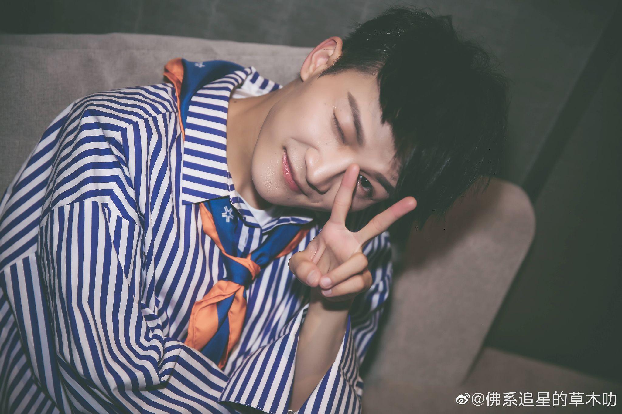 有周深的壁纸吗