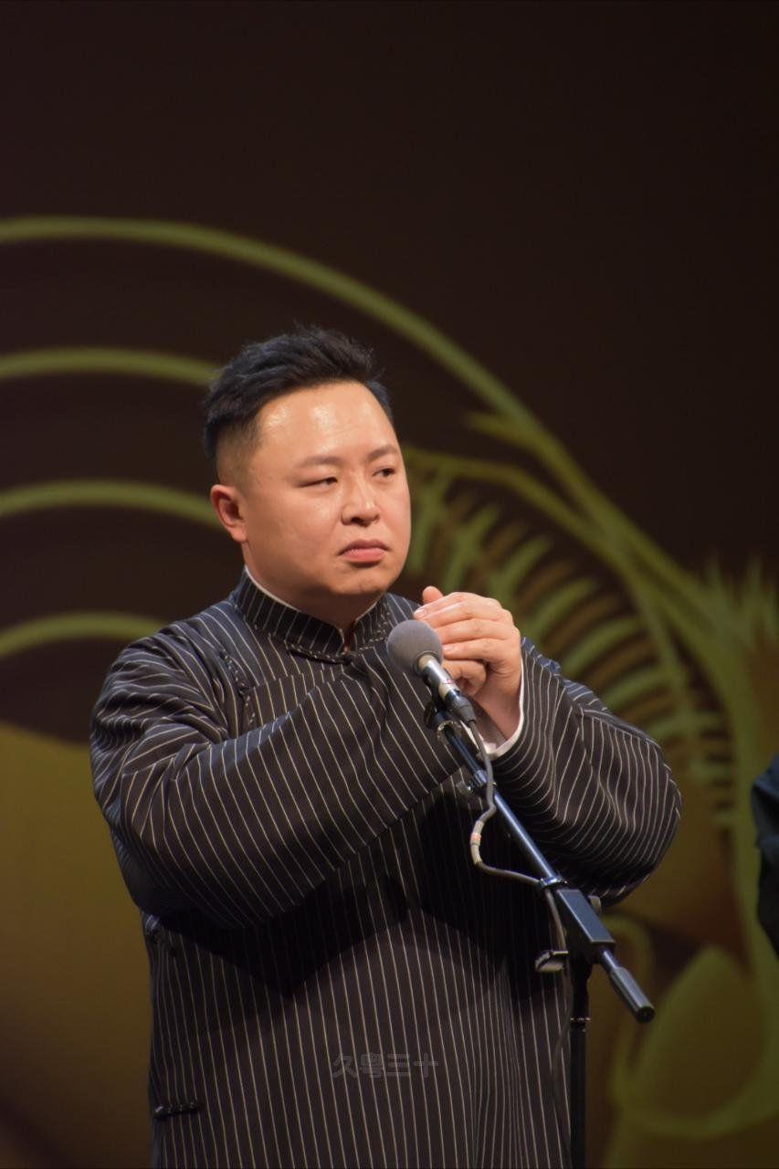 谁有阎鹤祥的照片呀?