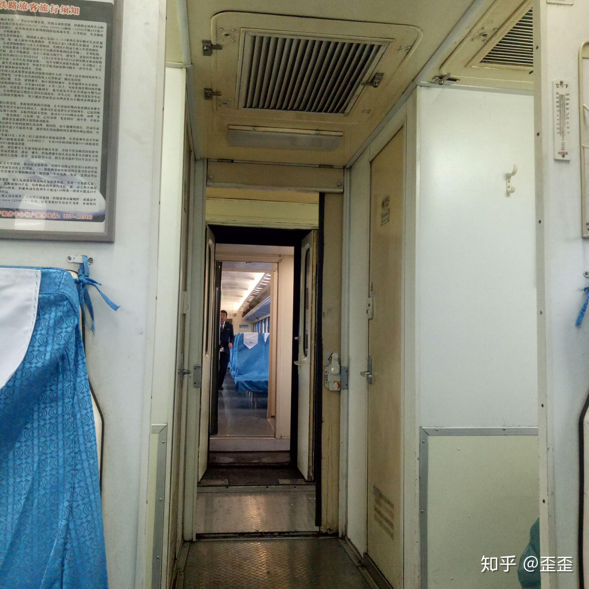 坐一整晚上的火车硬座是一种怎么样的体验