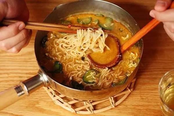 金城武在《喜欢你》里的煮泡面方式,有多好吃? - 知乎