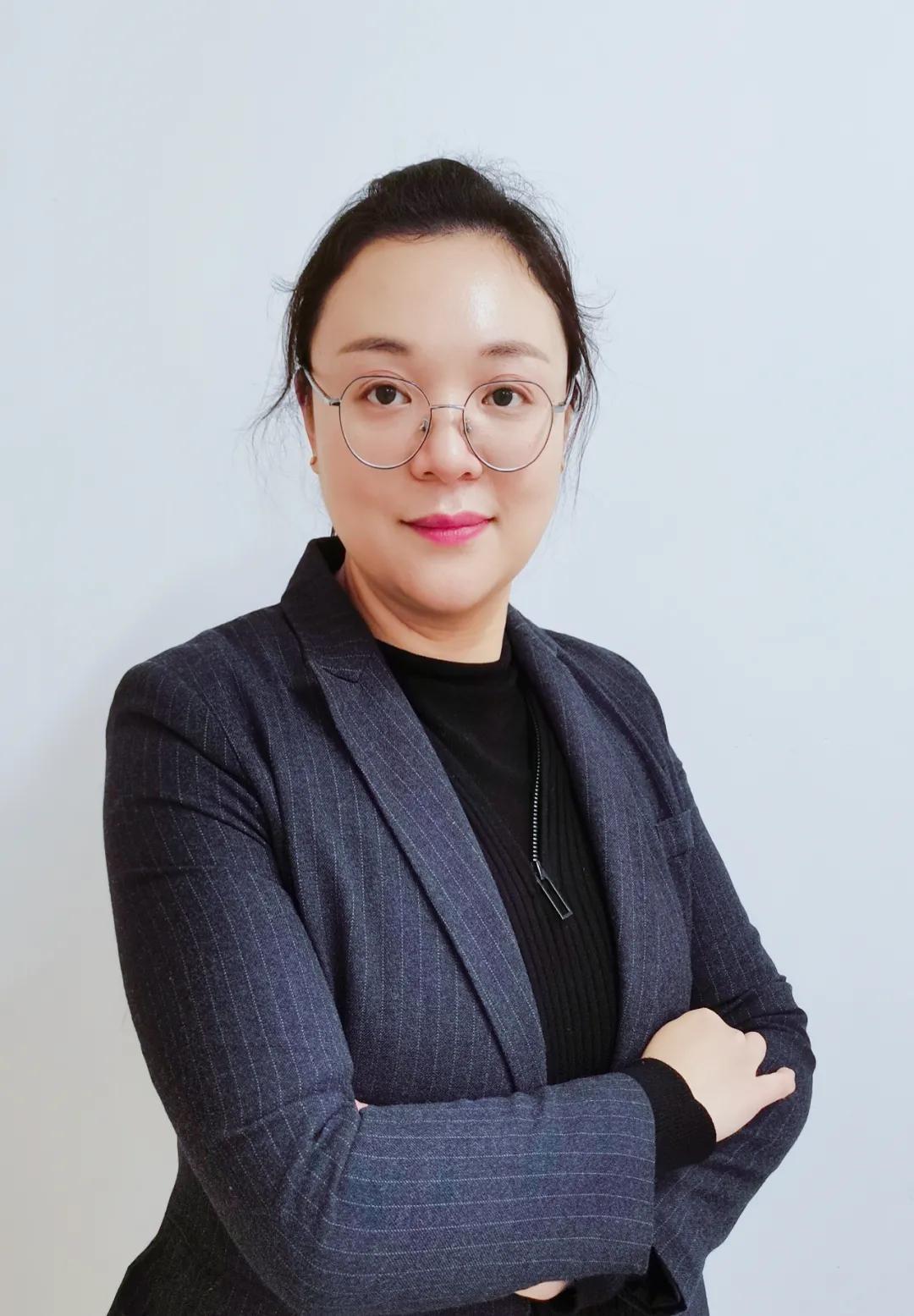 美育丰盈人生艺术点亮生活用色彩传递心情用画笔勾勒梦想李妍老师画笔