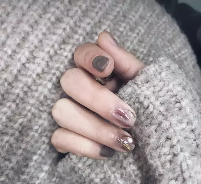 这里可能是最全的新年美甲集合了-新年美甲图片2021简单大方红色衣服