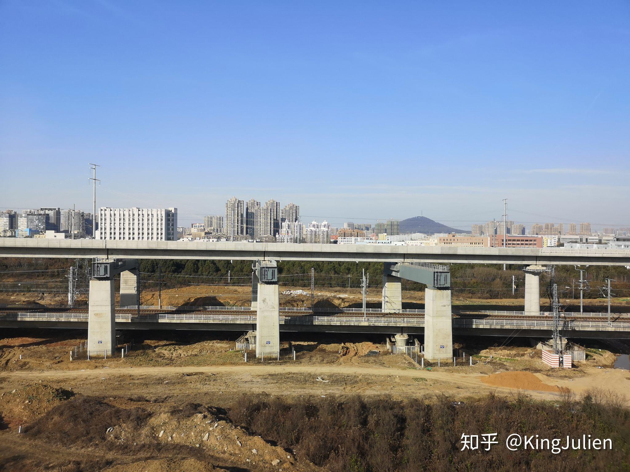 乘坐g8338返程时偶遇座位号三种颜色的指示灯同时出现在同一排同一侧