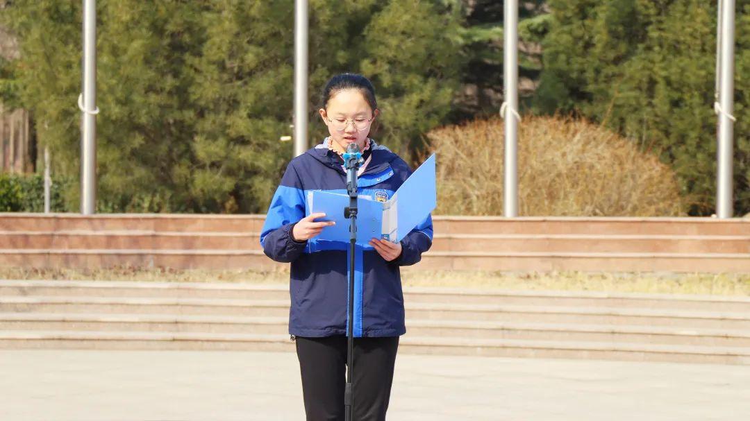 (高二三班-张乐瑶)尊敬的各位老师,亲爱的同学:相信大家都应该考虑过