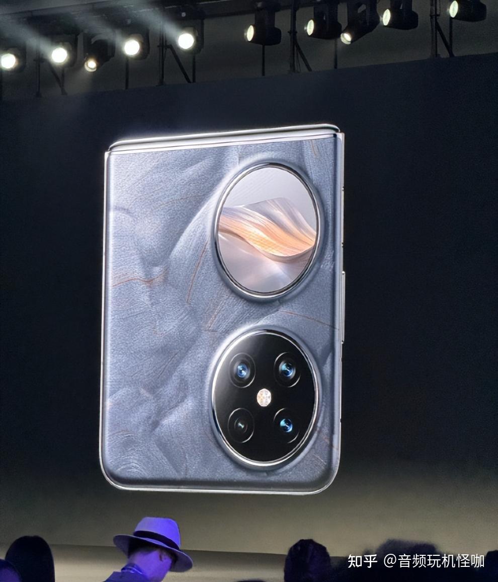 依稀记得当时华为还在客观挫败的时间点,一台手机的出现,它就是「华为