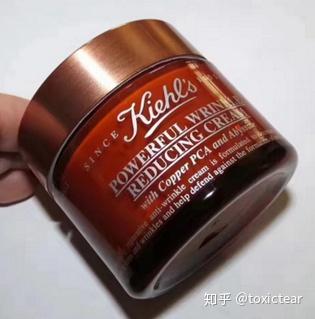 用眼霜时,如何避免出现脂肪粒又能消除眼下干