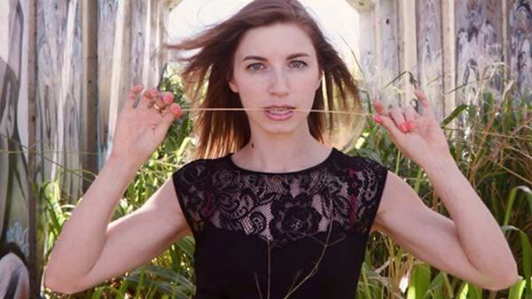 斯诺登生活细节曝光衣食无忧与女友共筑爱巢