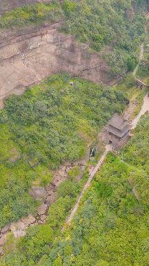 李白《蜀道难》原文及译文!(蜀道难原文带拼音标准版)