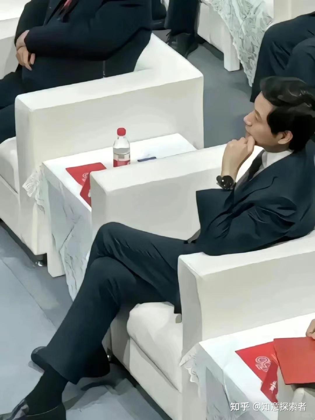 如何评价雷军对张朝阳说:「科普高中物理就行了,不要科普大学物理