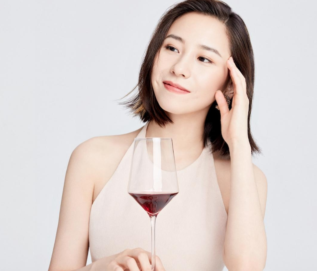 靠这套私域打法95后小姑娘卖酒年入35个亿