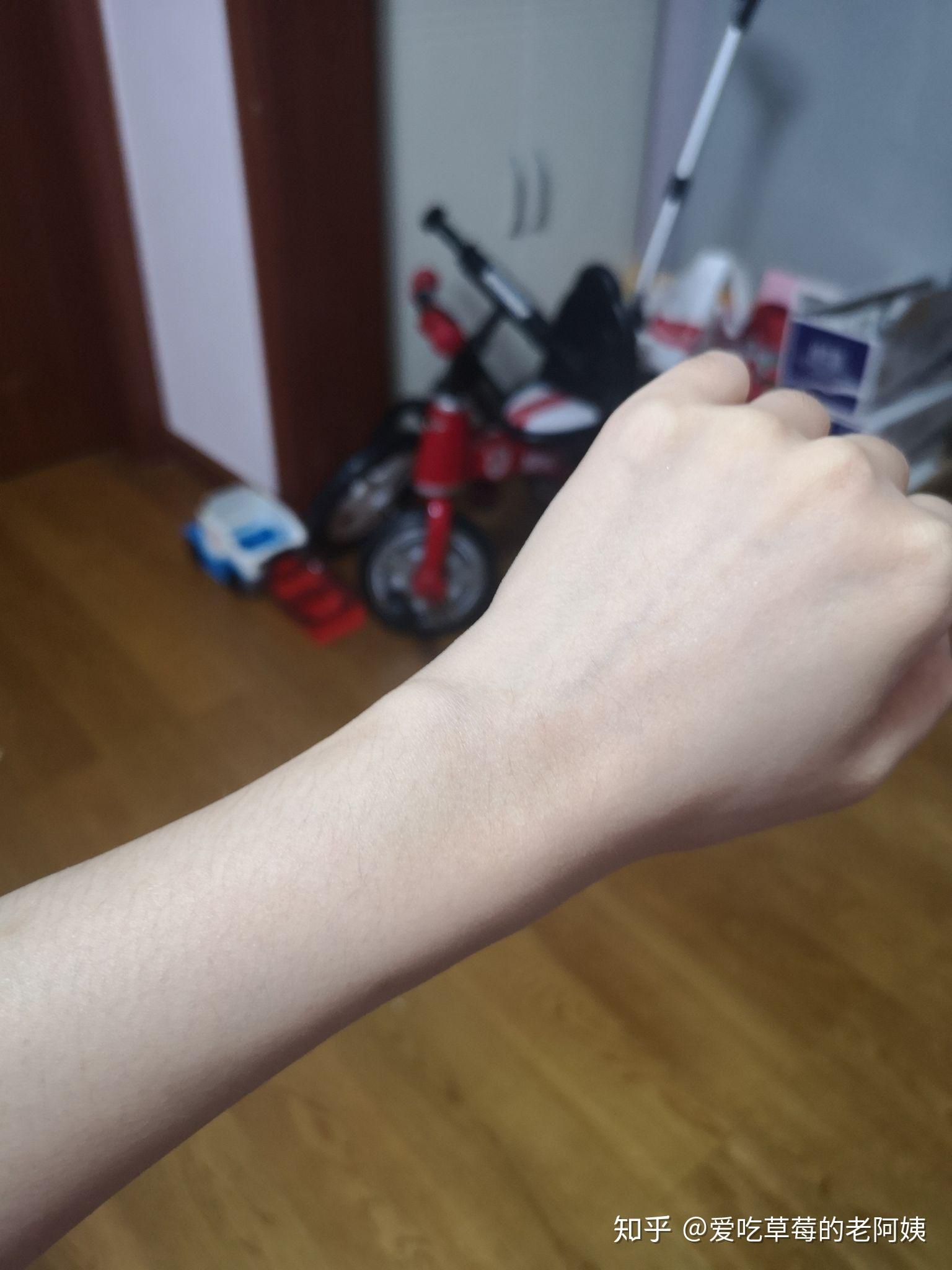 女生手腕超级细是什么体验