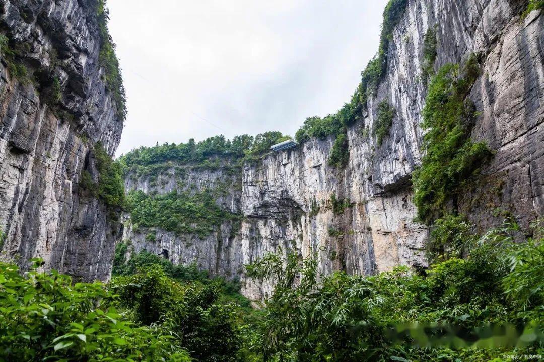 重庆天坑地缝景点介绍,探秘天坑地缝:畅游大自然的壮丽奇观! - 知乎