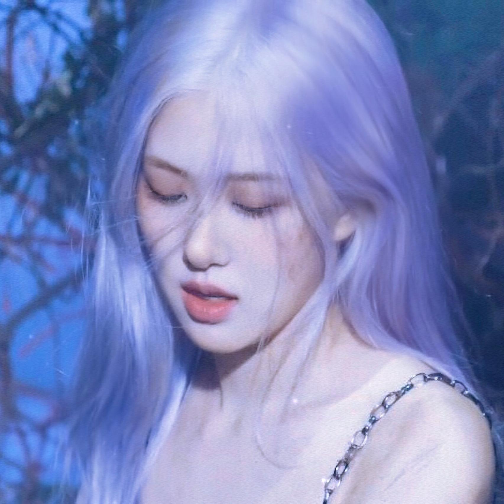 大家有没有蓝发真人女生头像? - 知乎