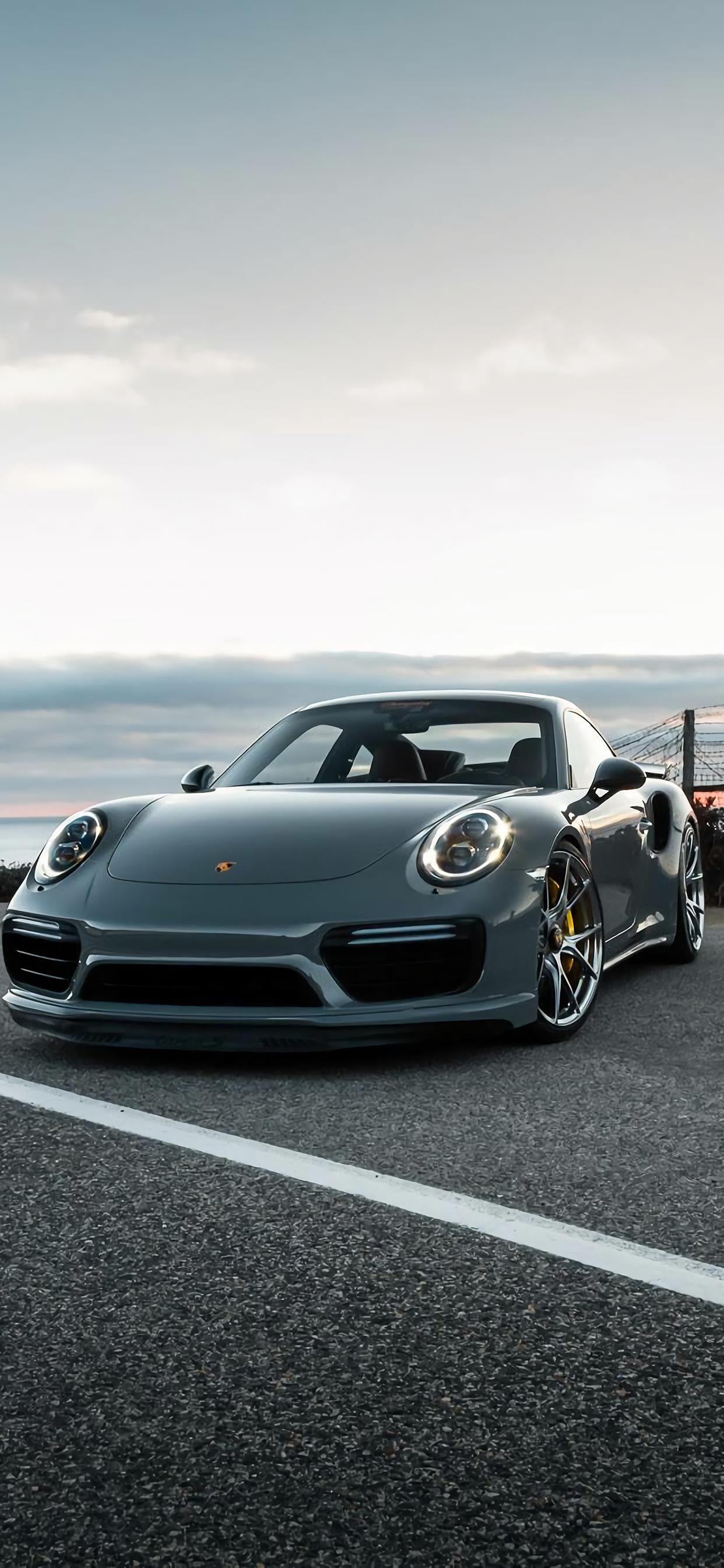 找一张保时捷的的壁纸谢谢