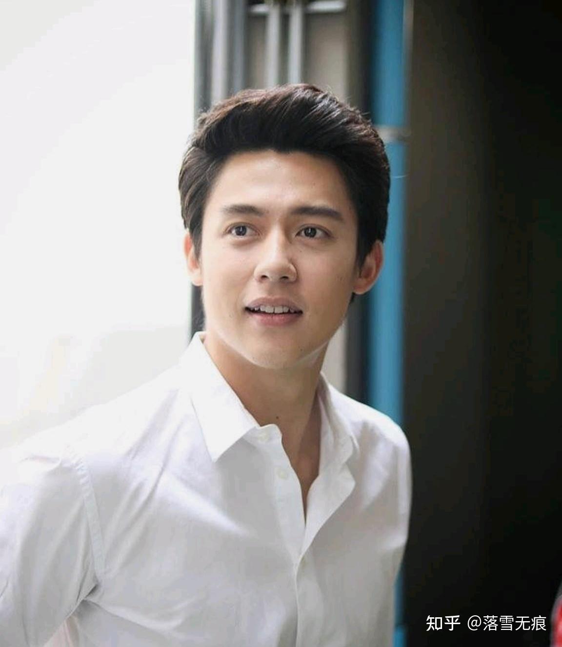 mark应该算是新生代泰国明星里面演技不错的,拿了两届