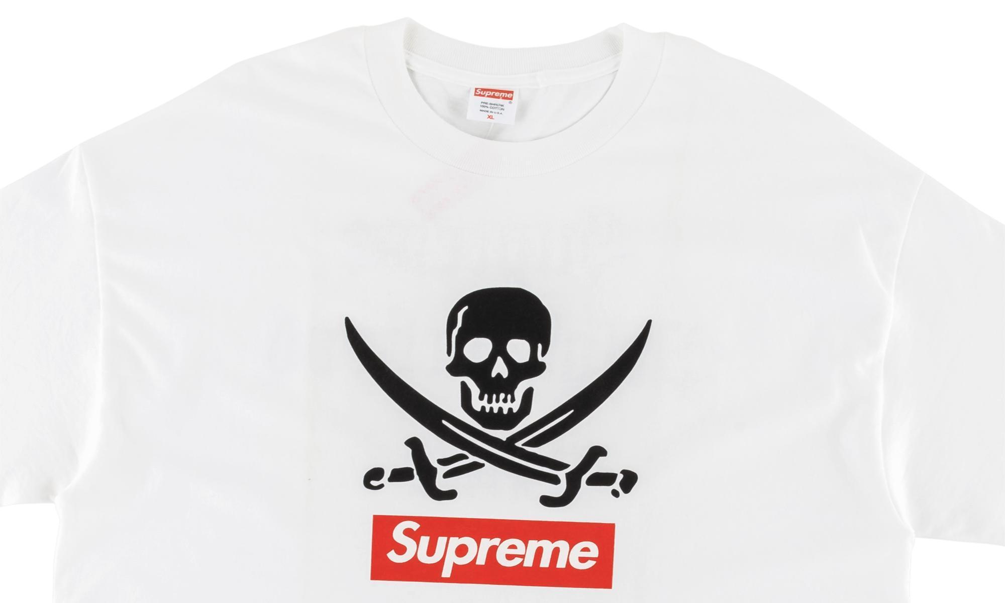 经典的还有在2009年与艺术家kaws的个人品牌originalfake的联名nbhd x