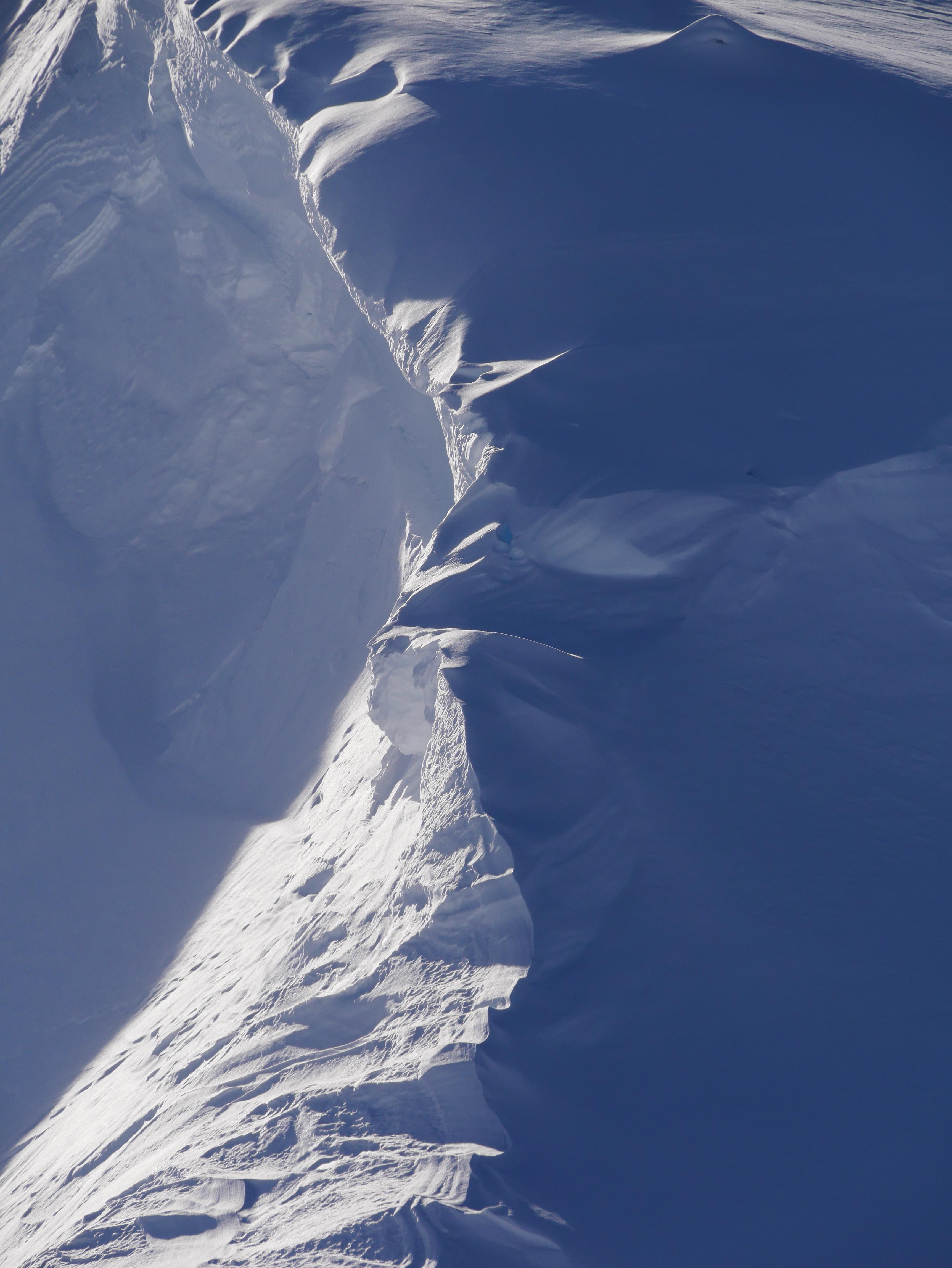 有哪些冷色调背景图/壁纸? - 知乎