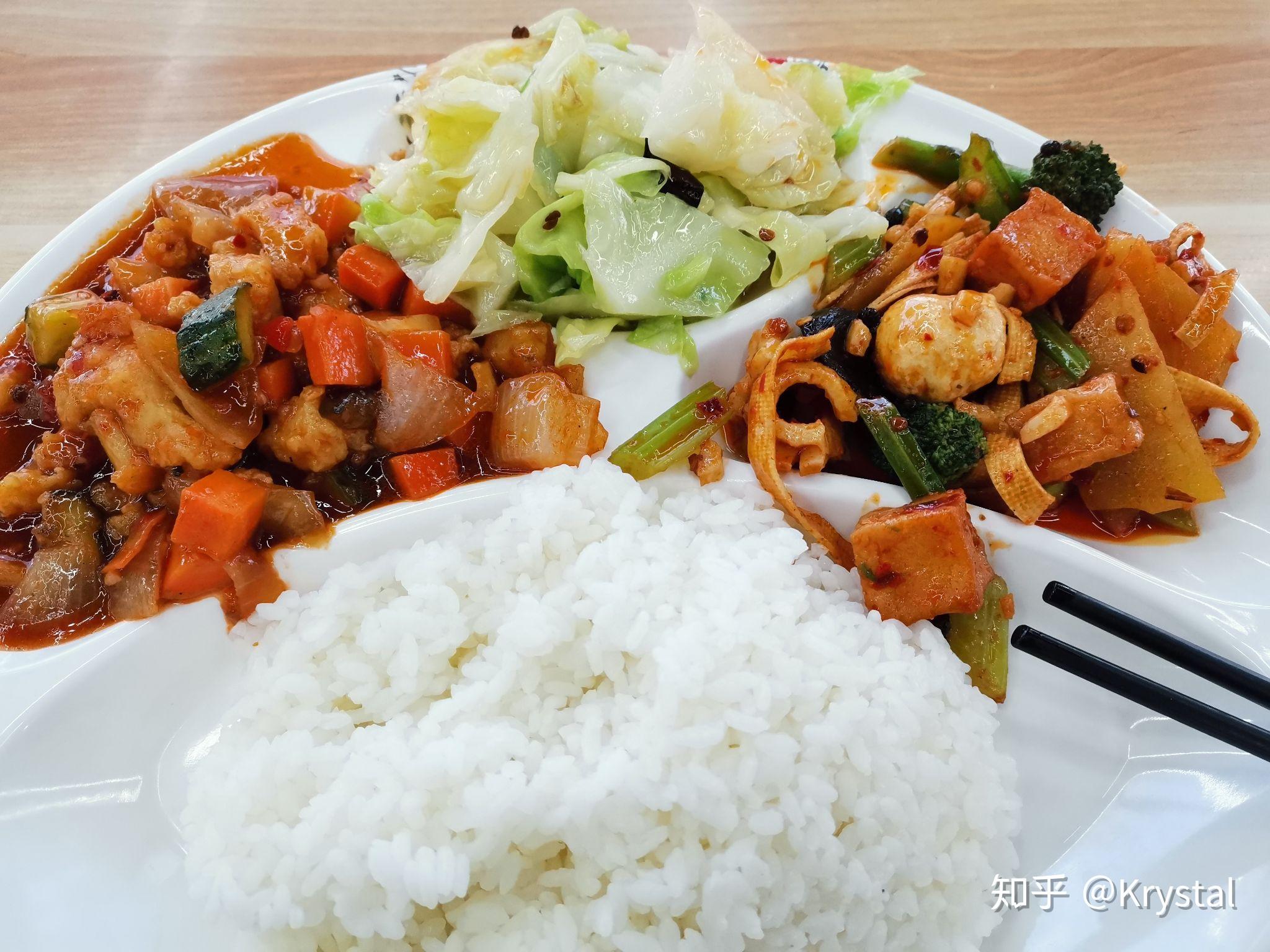 在河北大学里就餐是一种怎样的体验?有什么推荐的食堂和美食?