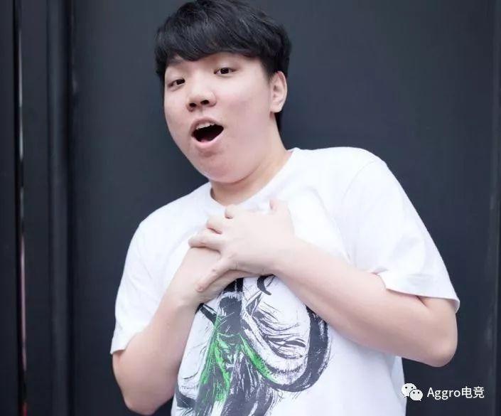 we大舅子,有颜有操作,就算是男粉丝见了也得佩服,而前omg上单gogoing