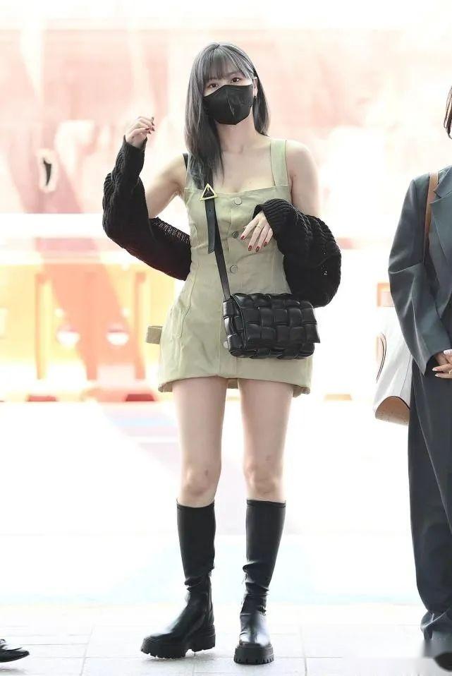 twicemomo的破格机场时尚这身材谁受得了