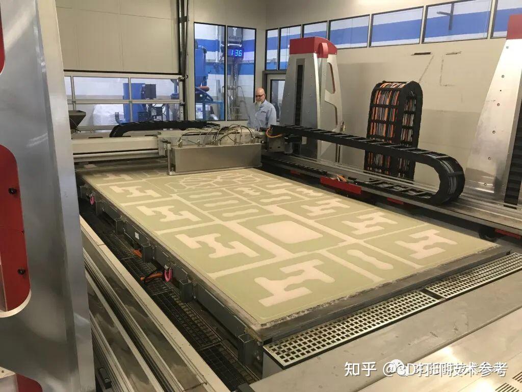 马斯克：特斯拉工厂全球最大压铸机已安装好，可让车身后部一体成型_新浪科技_新浪网