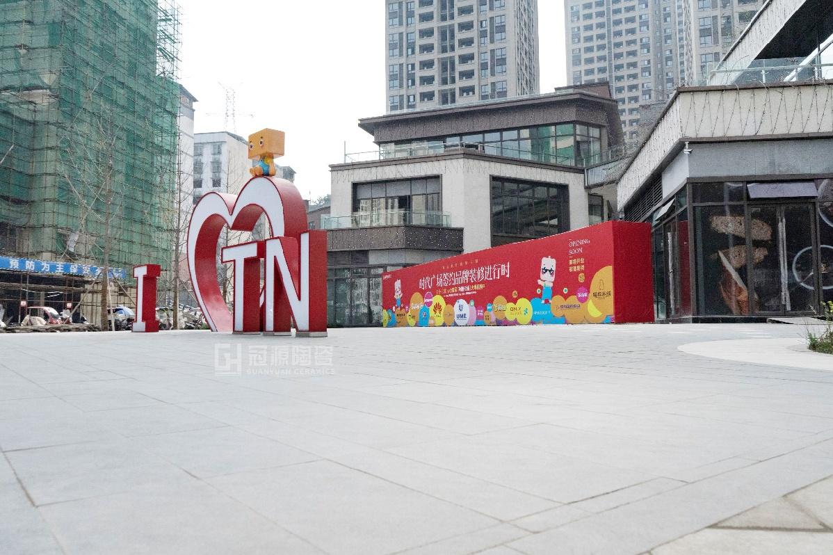 潼南时代广场位于潼南凉风垭区,老城区和江北新区的三区中心位置,占地