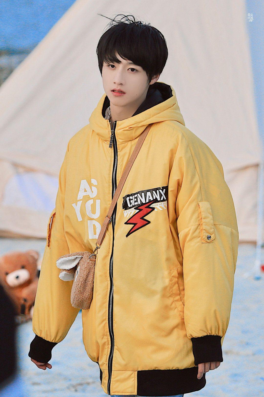 重庆七中的校草朱志鑫长得多好看