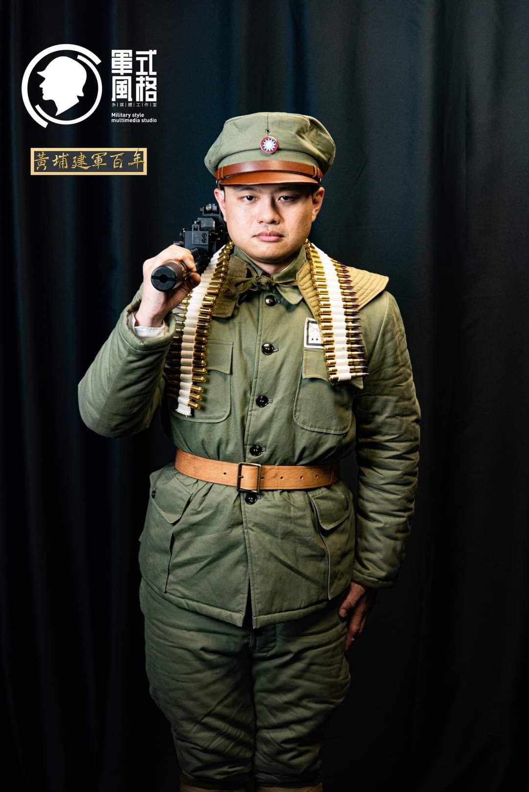 大决战中傅作义的服装为什么跟其他人不一样