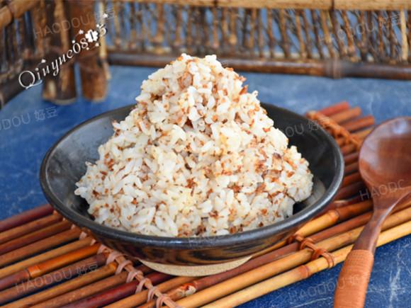 "母忧居丧,唯食麦饭.