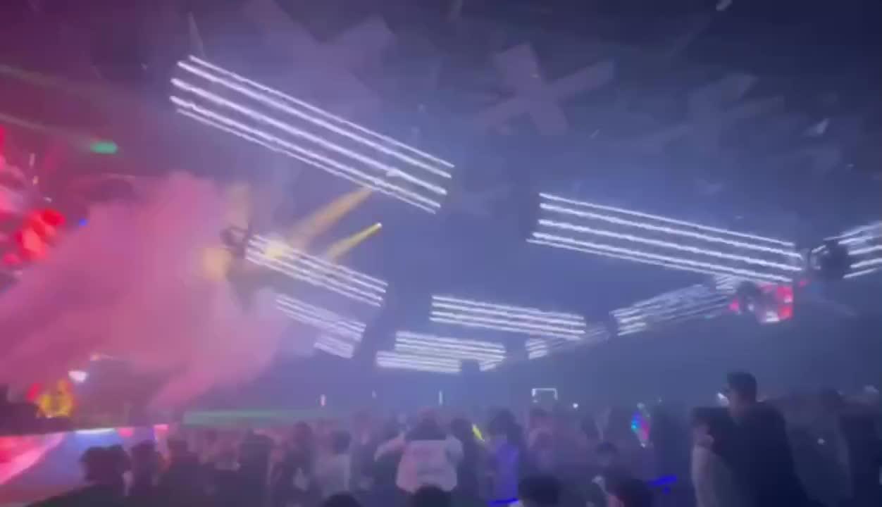 去赫本酒吧人均消费_成都赫本酒吧