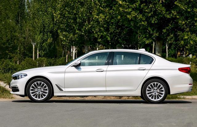 大屏没用靠堆叠竞争宝马奔驰轮番吐槽国产新能源做对了