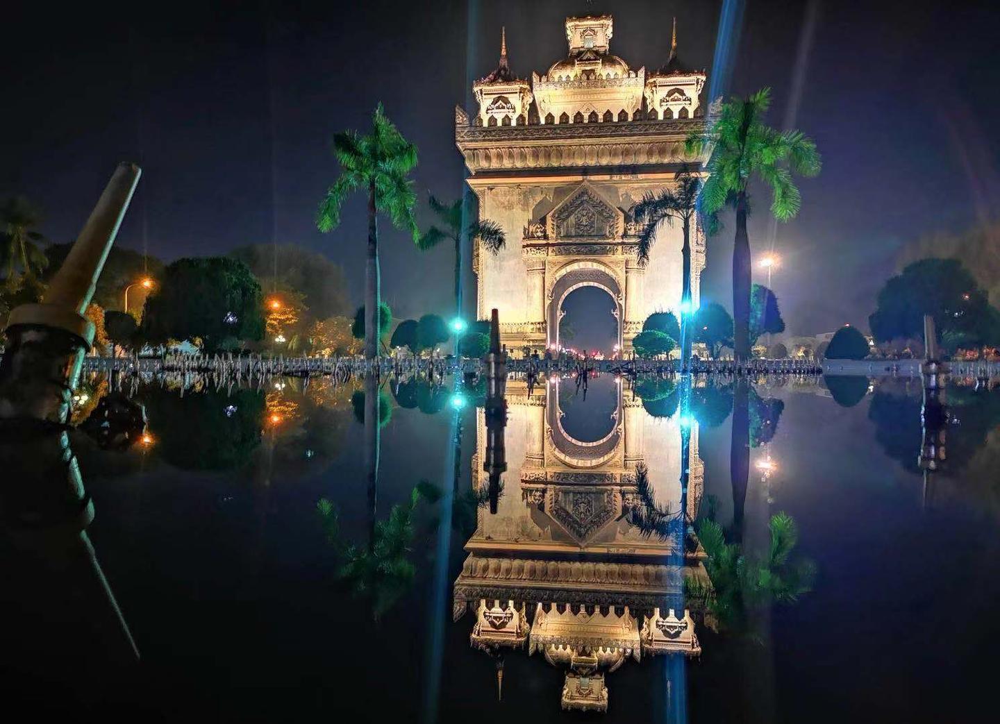 夜里老挝万象塔銮节-麻辣摄影-麻辣社区