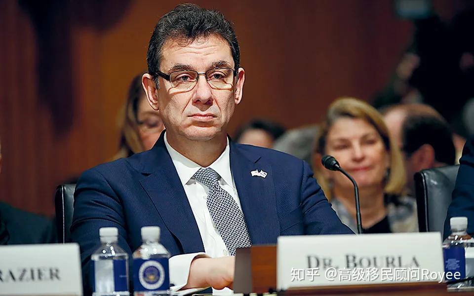 辉瑞公司的董事长艾伯乐.他便是,是谁呢?功劳有他的一份!