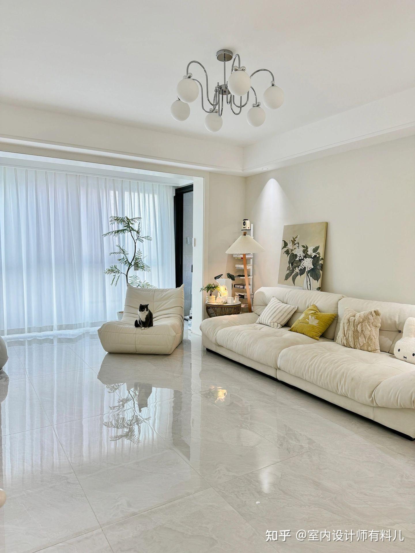 入住两年了,真的很香,通铺阳台和厨房以及走廊,扩大的效果不止一点点