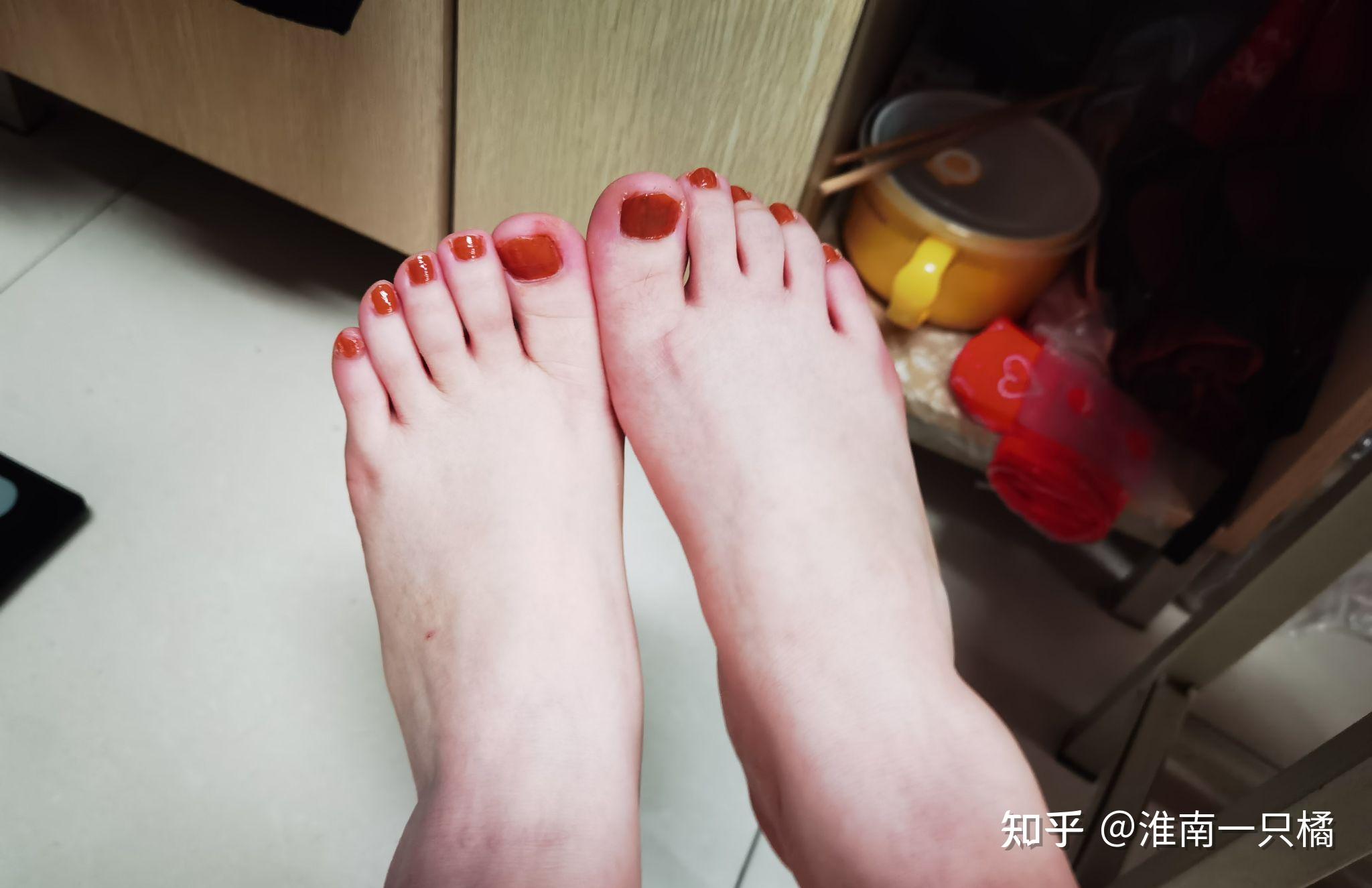 女生有双白嫩的脚是什么体验?