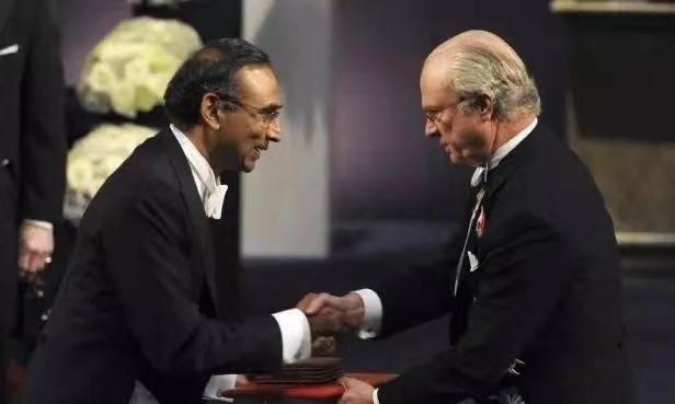 一个物理学博士转行研究生物，得了诺贝尔化学奖（附诺贝尔奖获得攻略） - 知乎