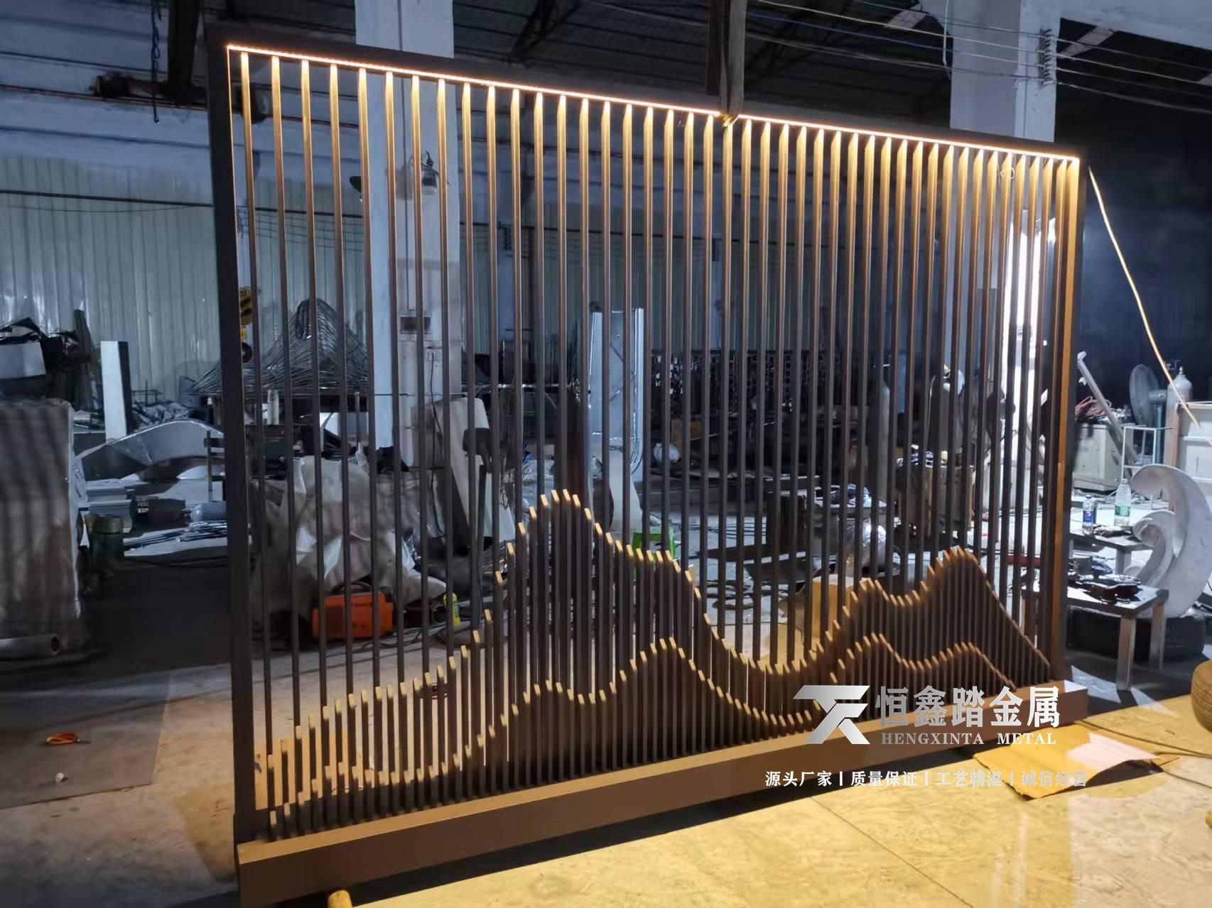 广西玉林九龙温泉大酒店镀锌管烤漆景墙镀锌方管山峦造型发光格栅 - 知乎