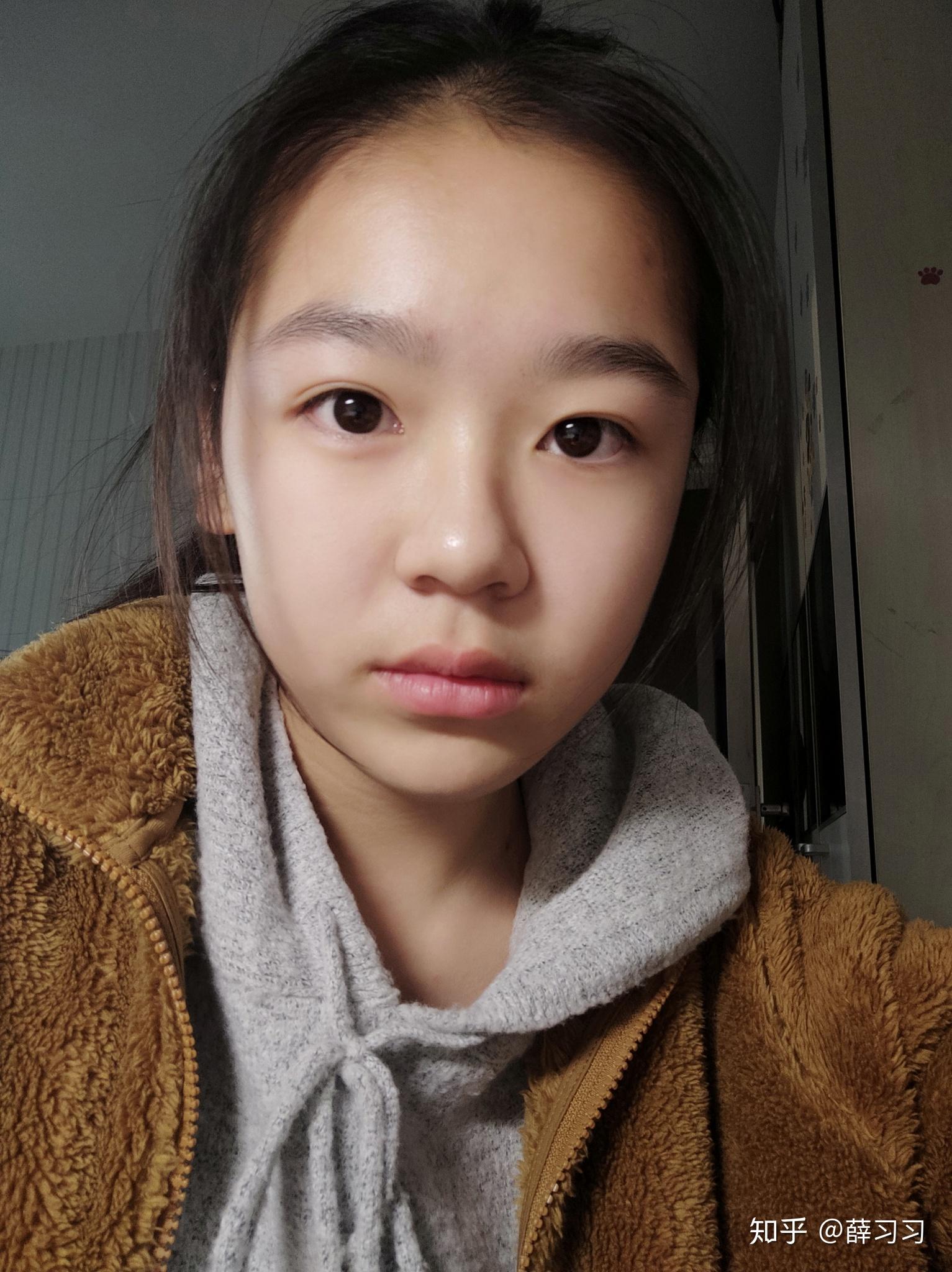 有脸大塌鼻子的好看的女孩子吗