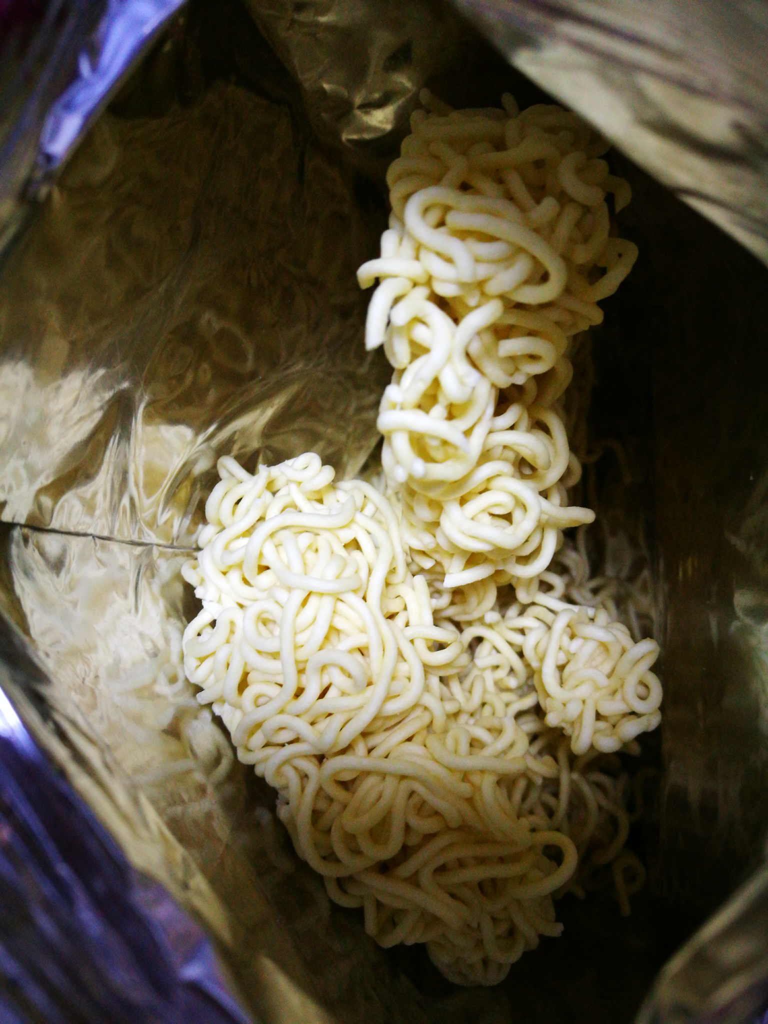 在超市捏碎方便面泄愤是否道德? - 知乎