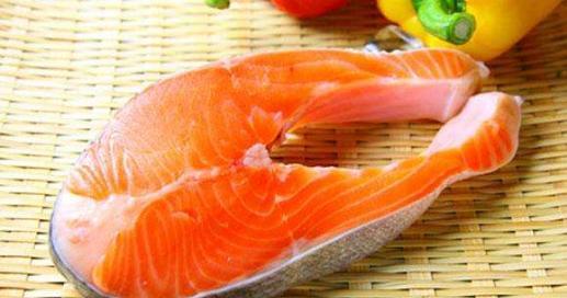 尼夫赫人(费亚喀人)喜爱使用油腻的海豹肉,鲑鱼,鲟鱼,鲸鱼的肥肉等