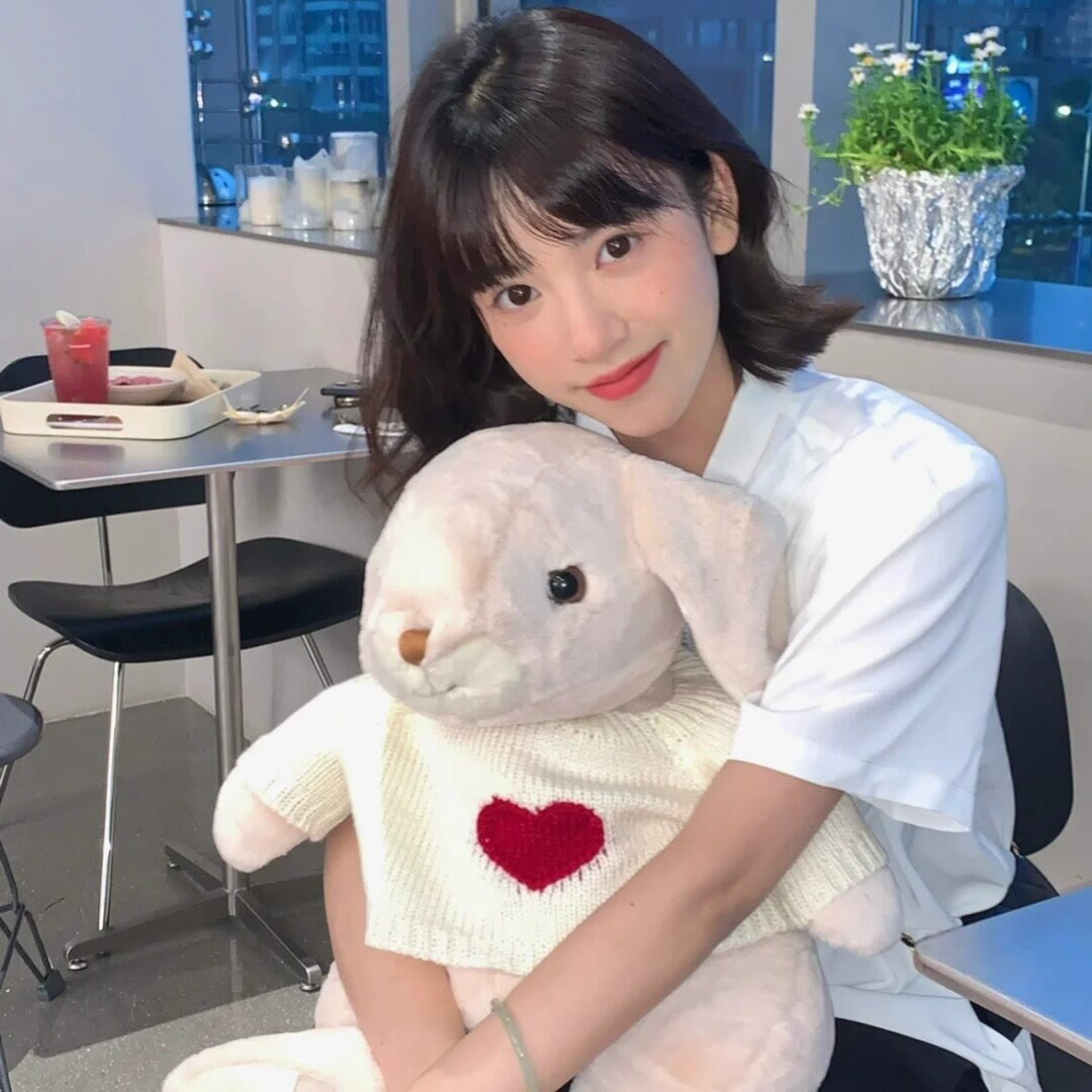 有没有微信头像高级小众美女的那种