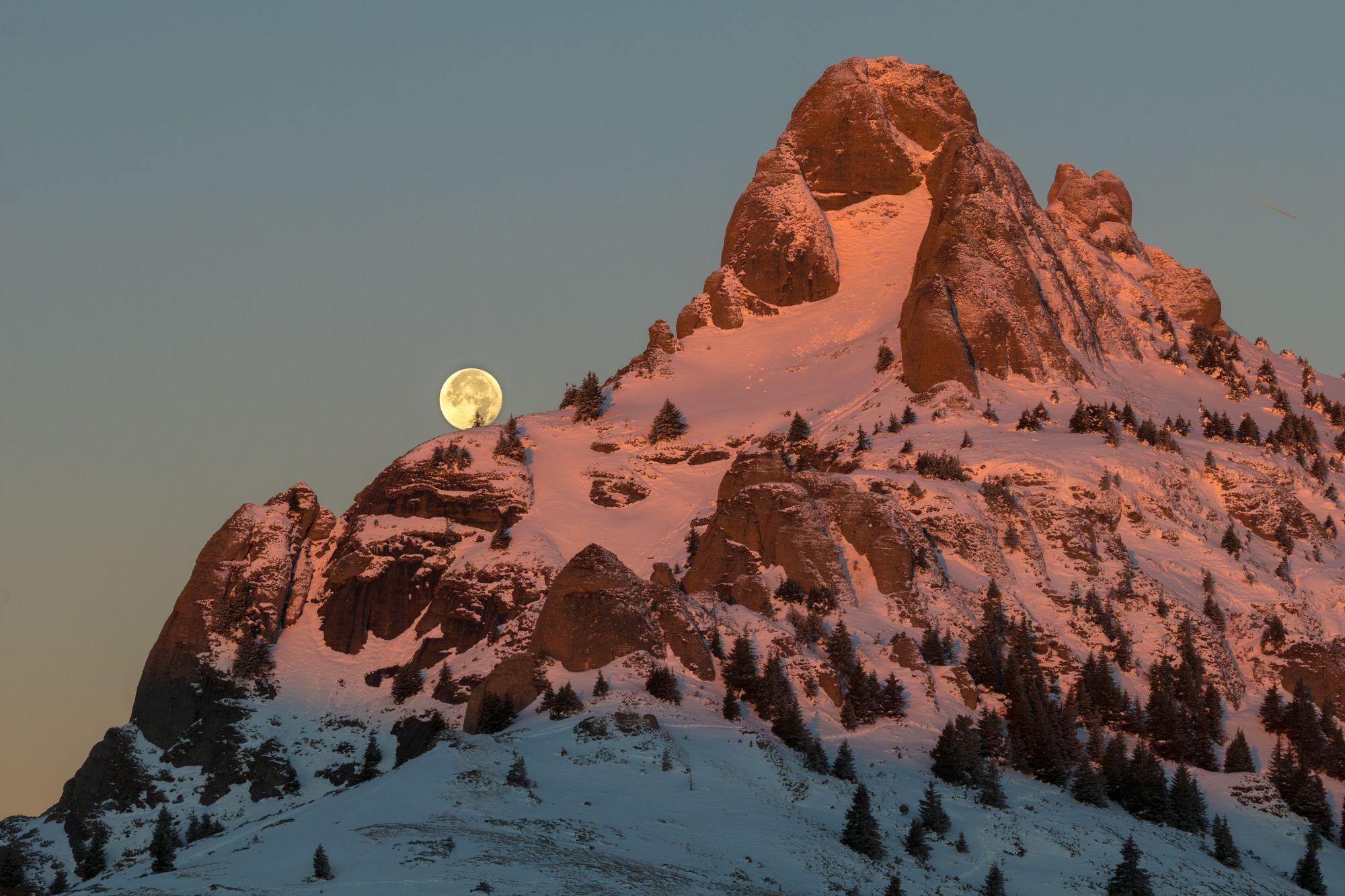 如何利用月亮拍出有意境的照片? - 知乎