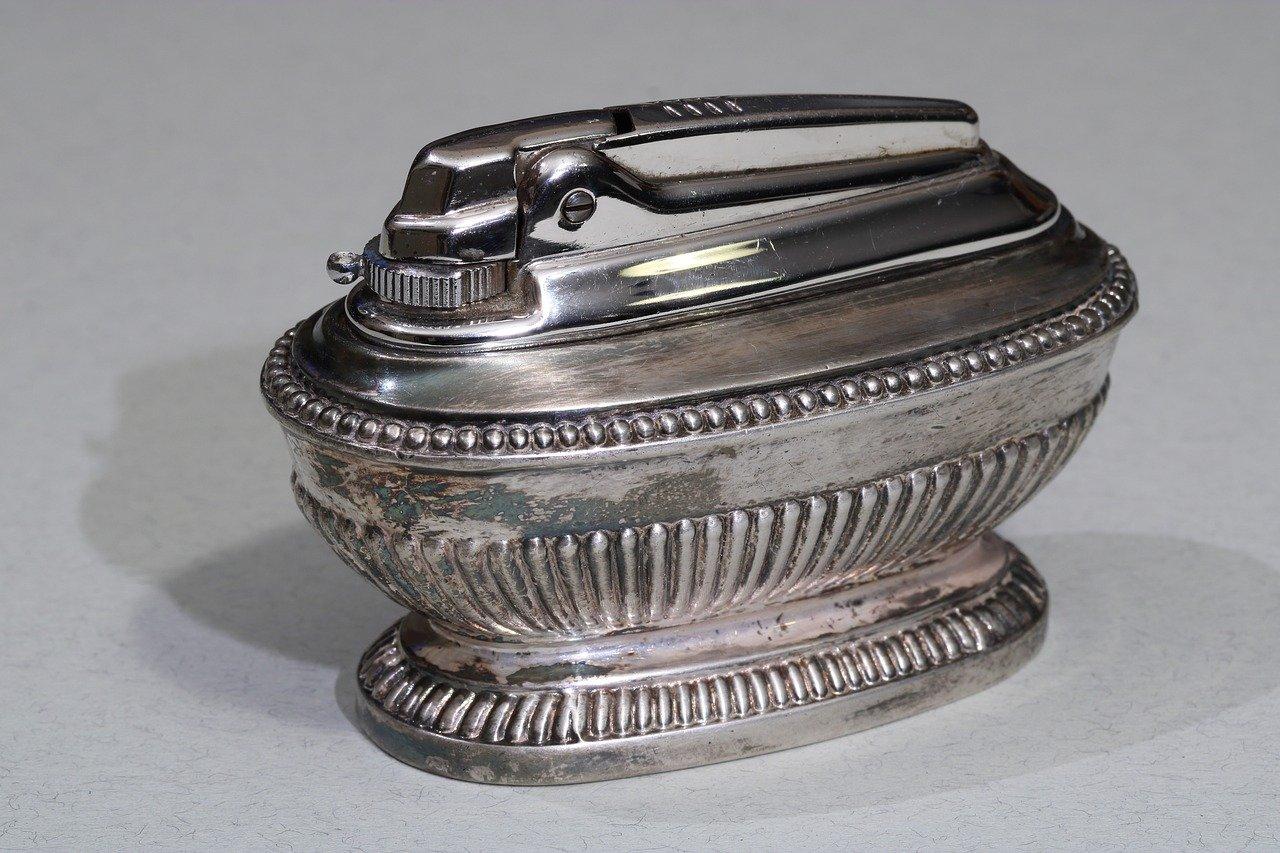 4. 便捷点烟设施