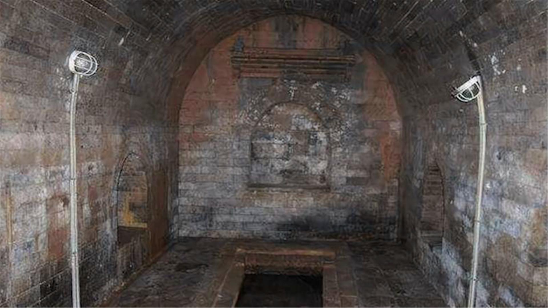 专家进入朱棣四女儿墓看见里面的情景封上墓门后赶紧撤离