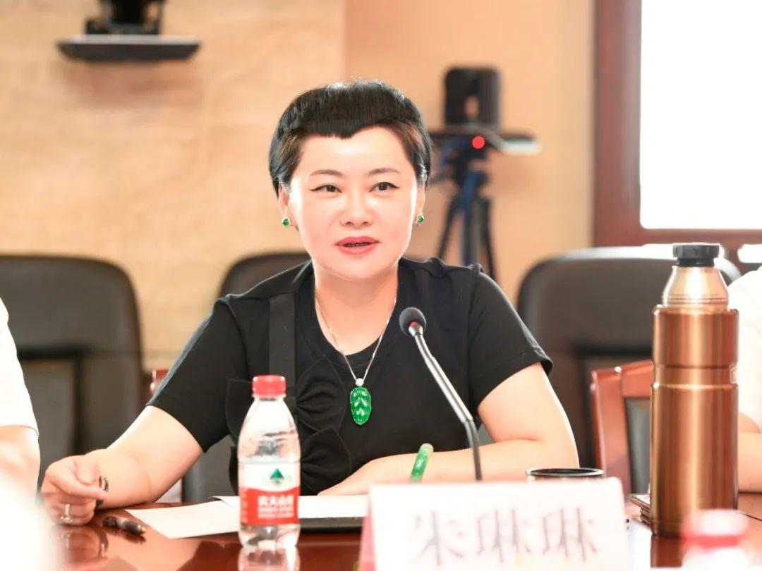 朱琳琳校友捐赠1000万元成立电子科技大学陈星弼科道芯国教育发展基金