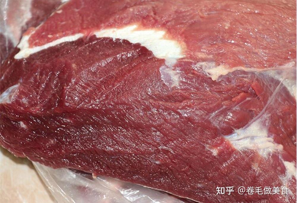 第1点:看猪肉颜色回想老一辈只有过年才能吃上一次猪肉,甚至过年杀一