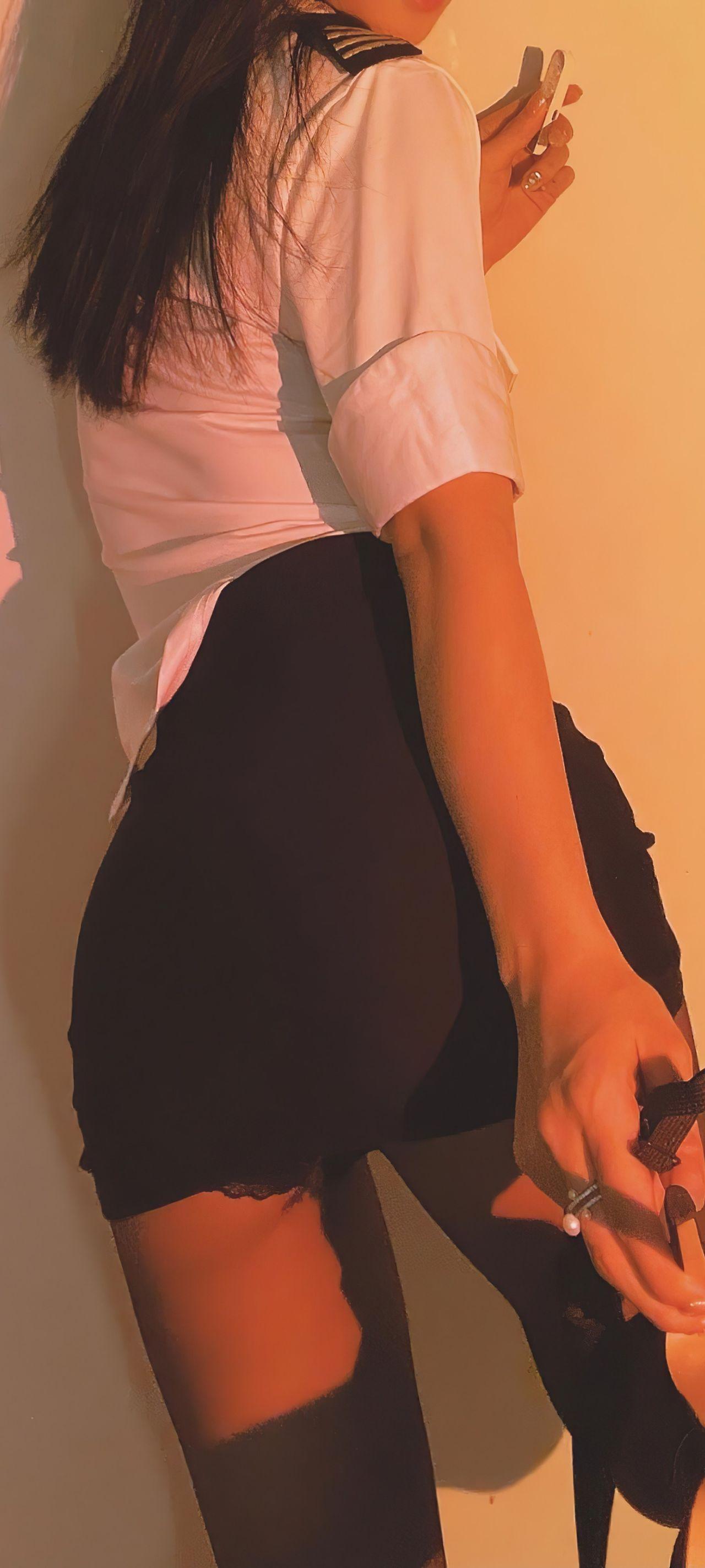 来点骚气一点的壁纸吧,最好是真人的?