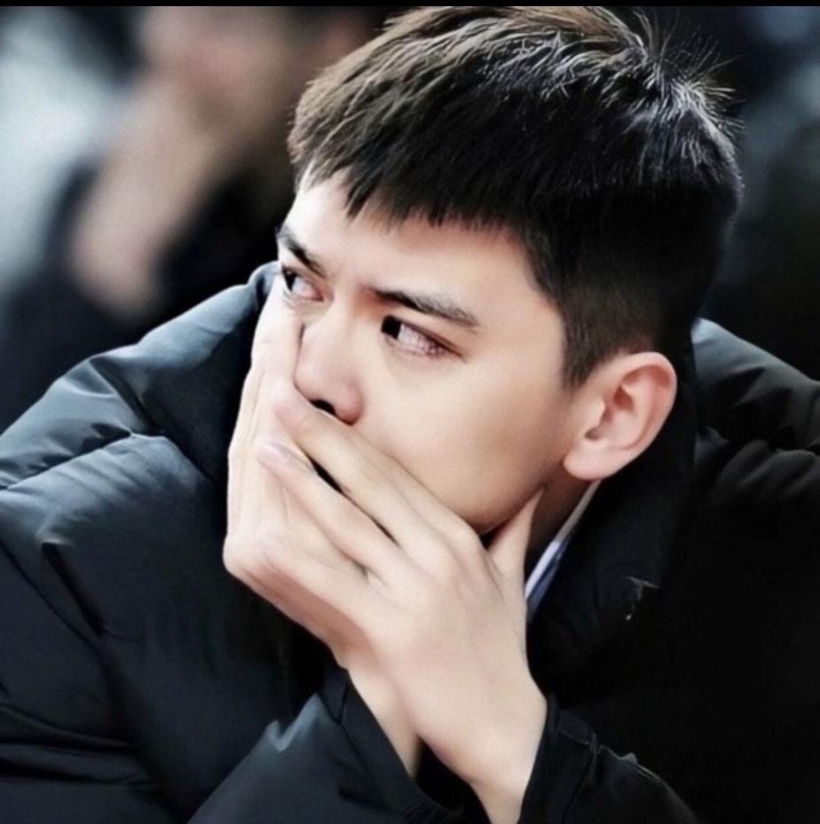 你们见过最好看的男生眉眼长什么样